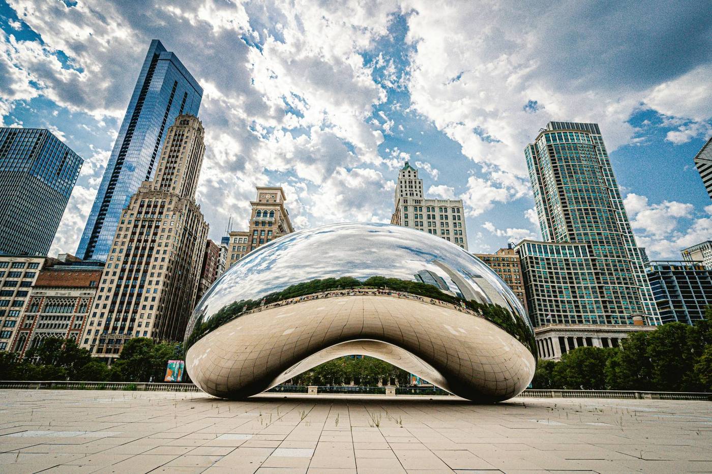 Cloud Gate sculpture reflecting the Chicago skyline