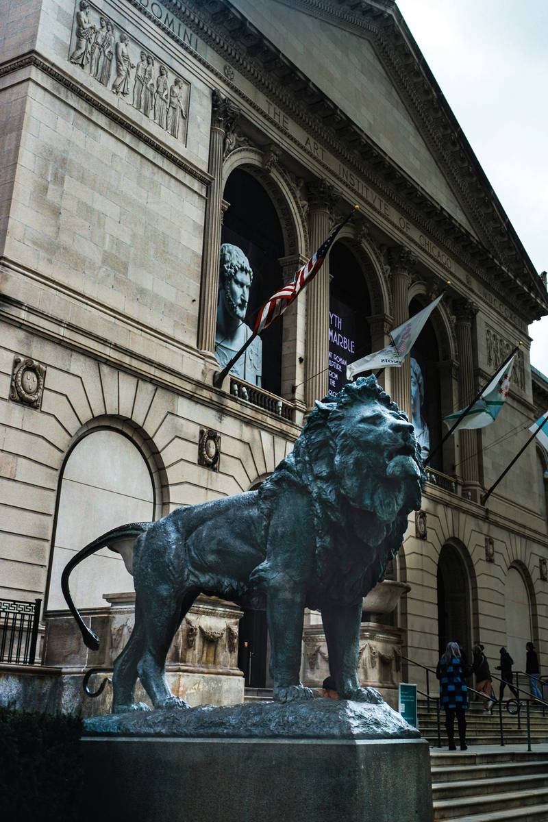 Bronze lion outside the Art Institute of Chicago